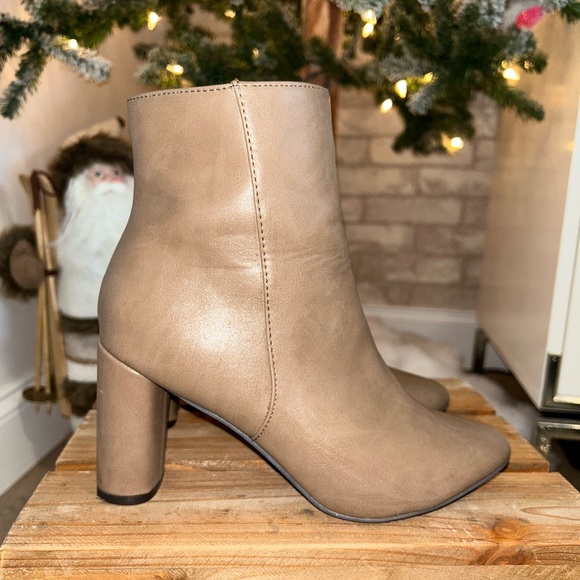 Booties - Picture 3 of 7